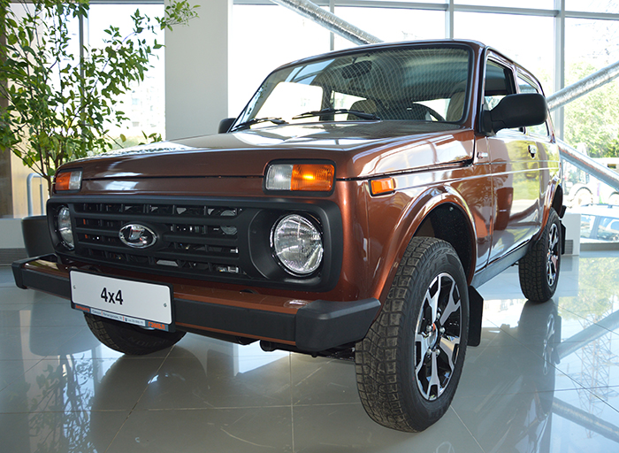 Юбилейная Lada 4x4 в автосалоне ''Гэмбл''
